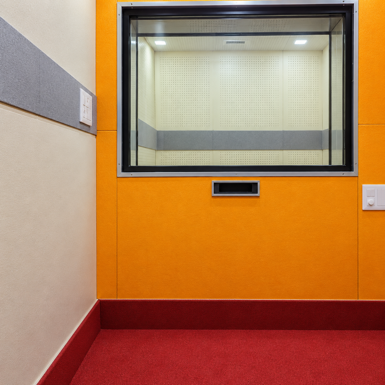 Speech Room, photo 2